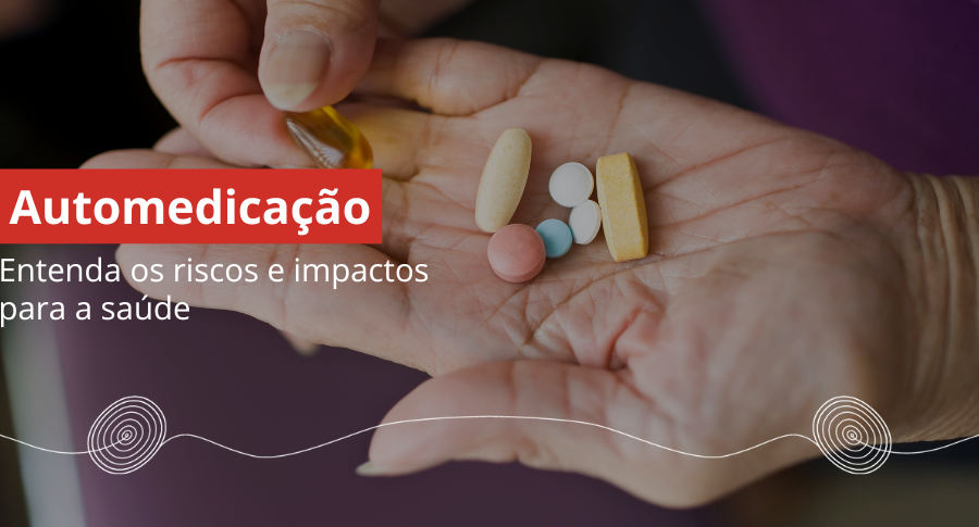 mãos com comprimidos de diversos formatos e cores